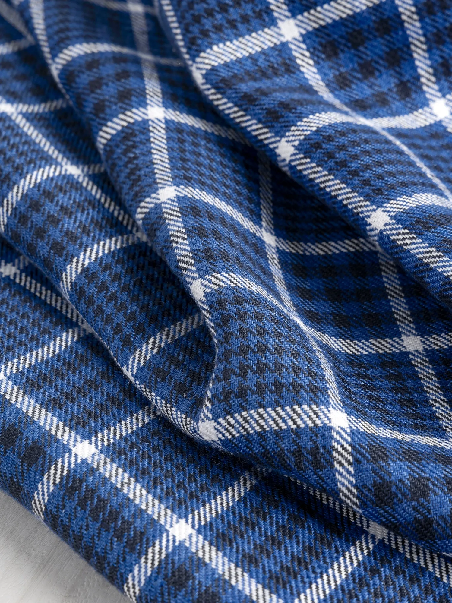 Glen Check Irish Linen Heavy Suiting Deadstock - Blue   Black   White