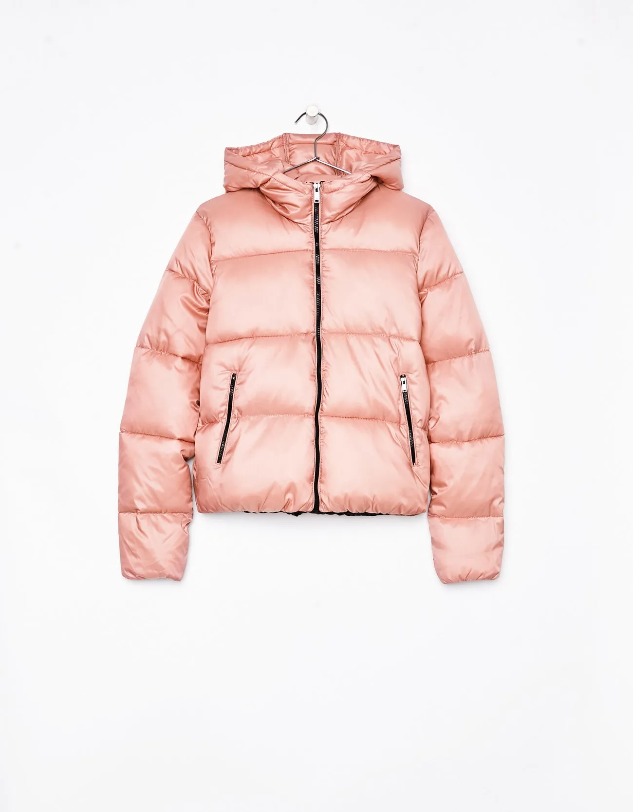 Puffer jacket with hood